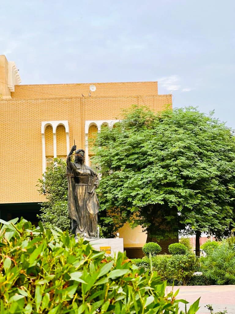 كلية القانون جامعة القادسية حيث الجمال والعلم والمحبة